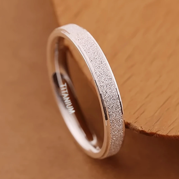 Titan Ring with Elegant Design in Silver