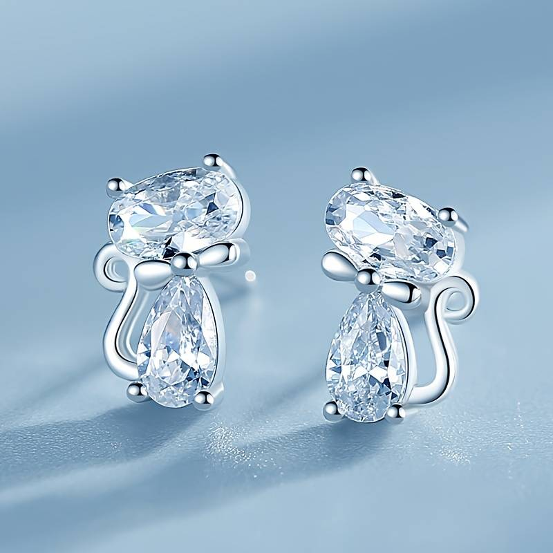 MILAI β Elegant Vintage Cat Earrings with Sparkling Zirconia