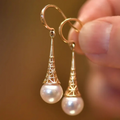 Vintage pearl earrings in gold-Westeryn