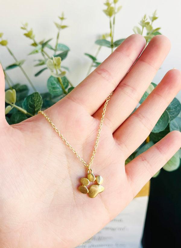 NIVA – Elegant Gold-Plated Necklace with Charming Paw Pendant-Westeryn
