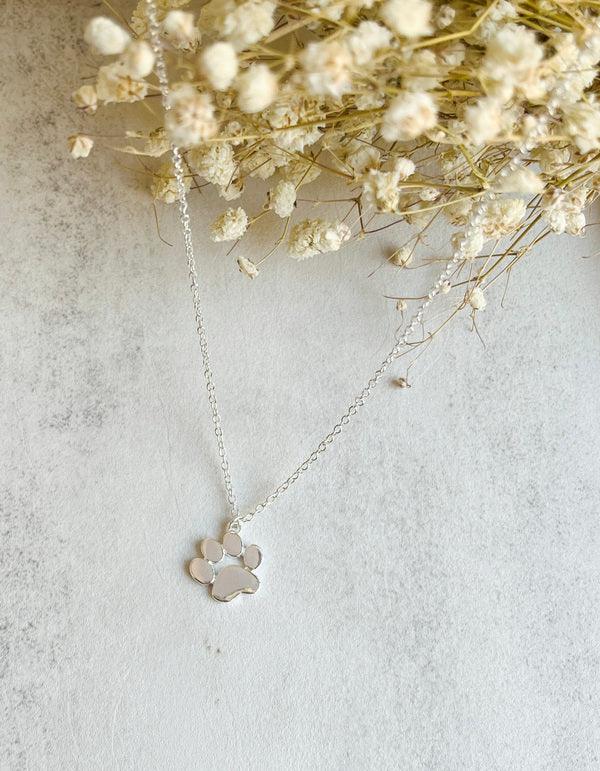LYA – Stylish Silver Paw Necklace in Stainless Steel for an Elegant Look