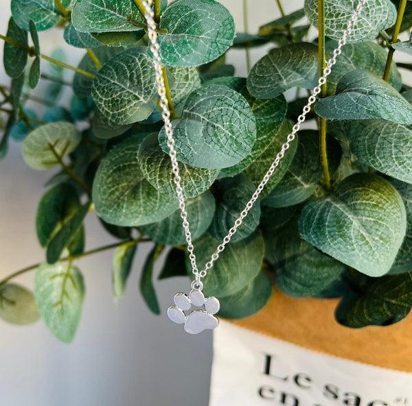 LYA – Stylish Silver Paw Necklace in Stainless Steel for an Elegant Look