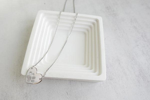 NOYA – Elegant Silver Necklace with Heart & Paw for Stylish Moments