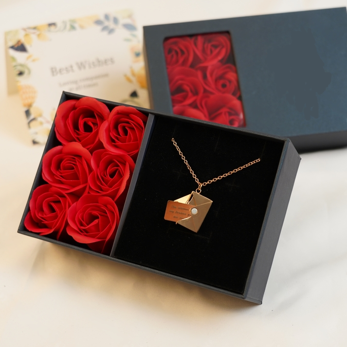 Medallion with Love Letter - Personalized-Westeryn