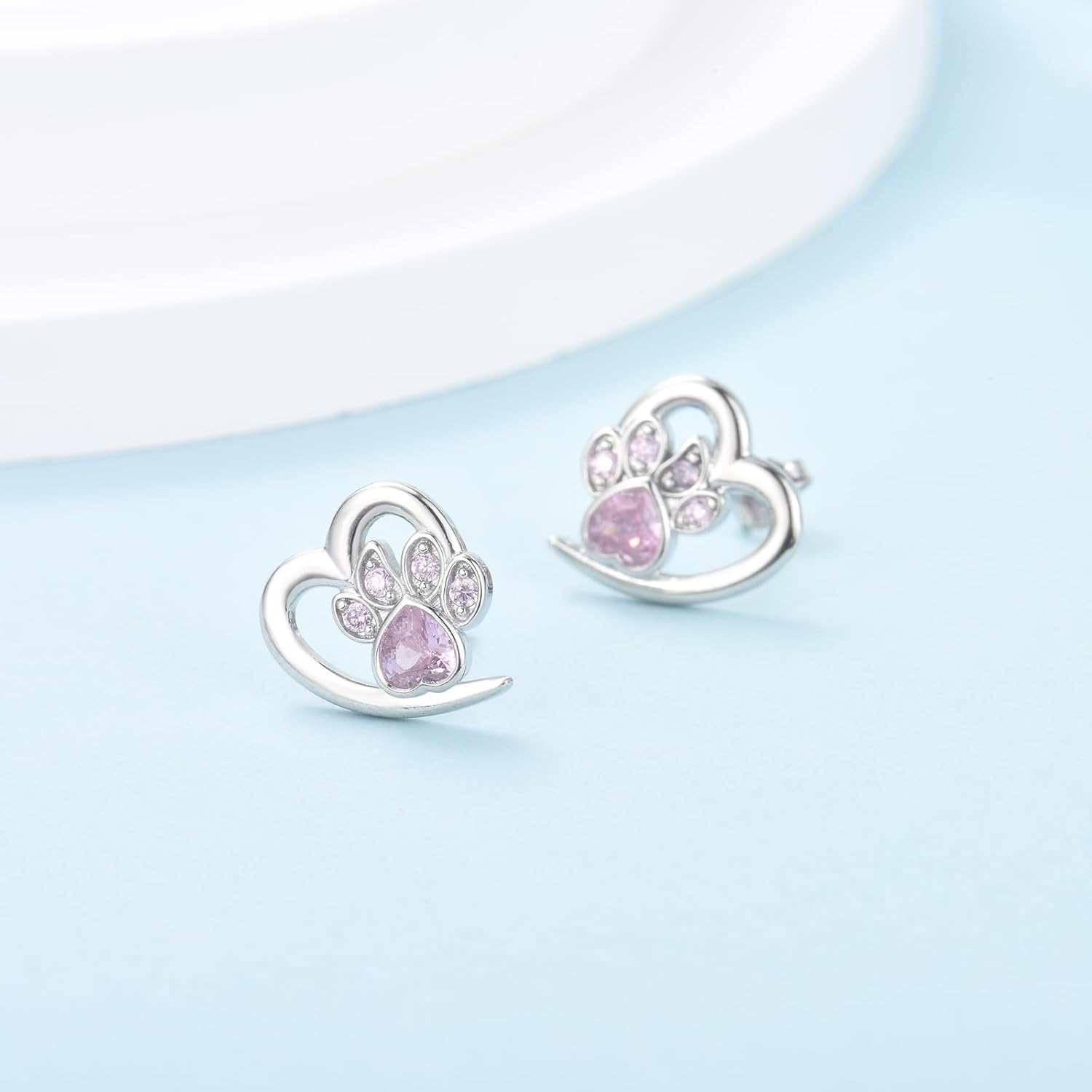 LIVIA – Elegant Heart and Paw Earrings with Sparkling Zirconia for a Stunning Look-Westeryn