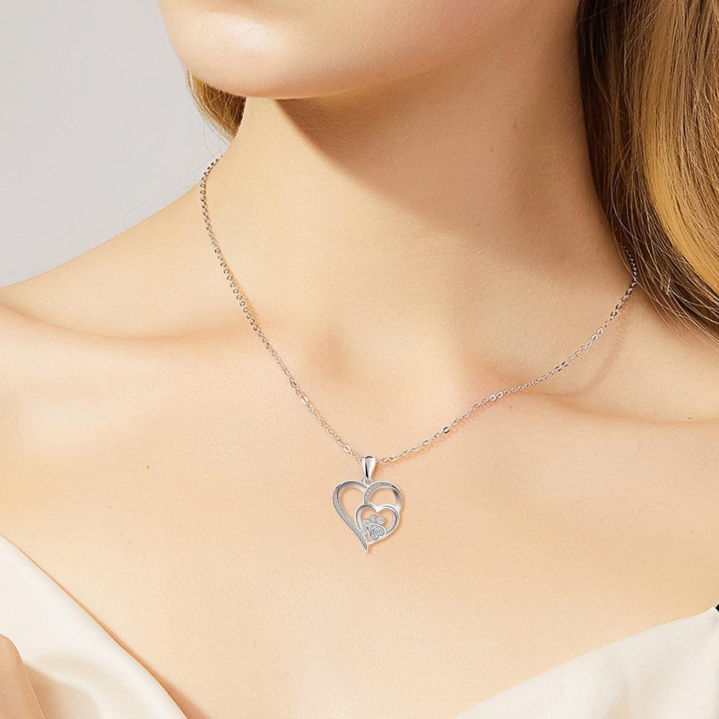 NAYLA – Elegant Paw & Heart Necklace made of fine 925 Sterling Silver with sparkling Zirconia