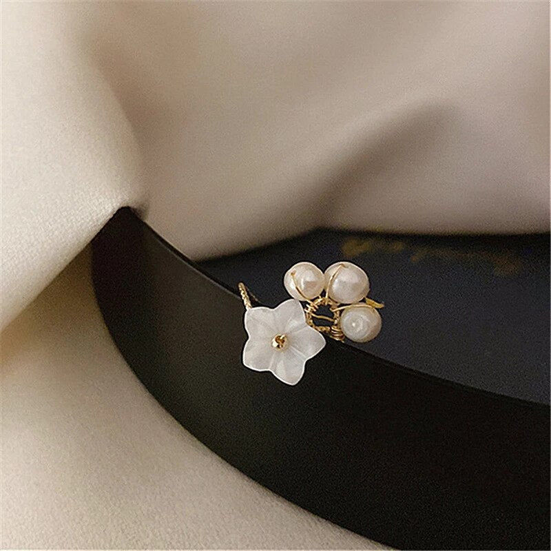 Adjustable Pearl Flower Ring in Gold-Westeryn
