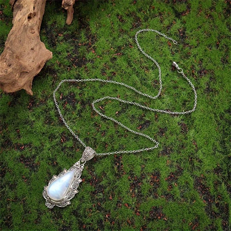 Vintage Moonstone Pendant Necklace-Westeryn