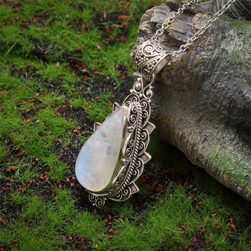 Vintage Moonstone Pendant Necklace-Westeryn