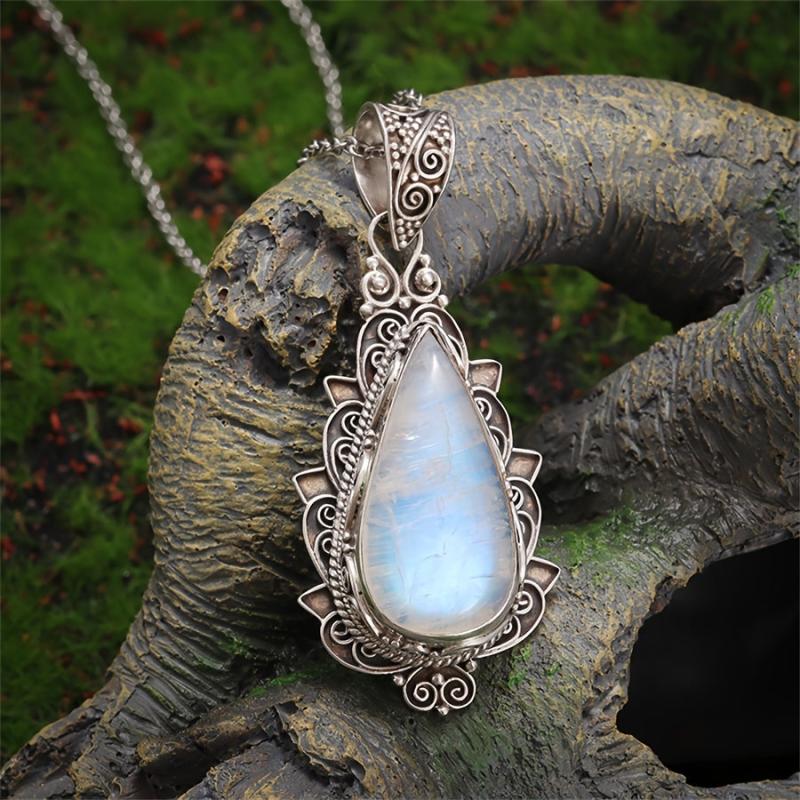 Vintage Moonstone Pendant Necklace-Westeryn