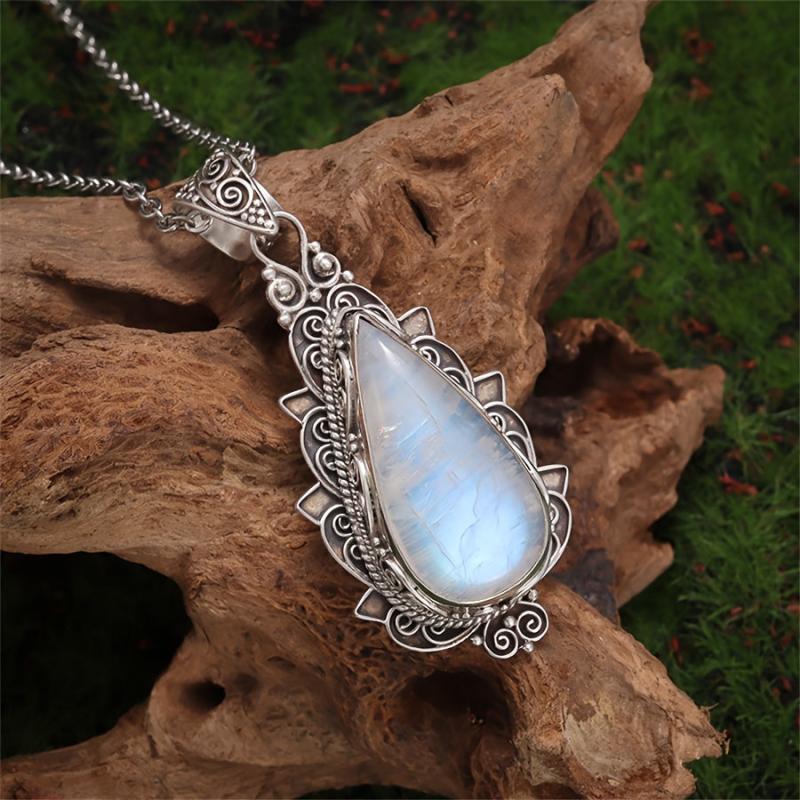 Vintage Moonstone Pendant Necklace-Westeryn