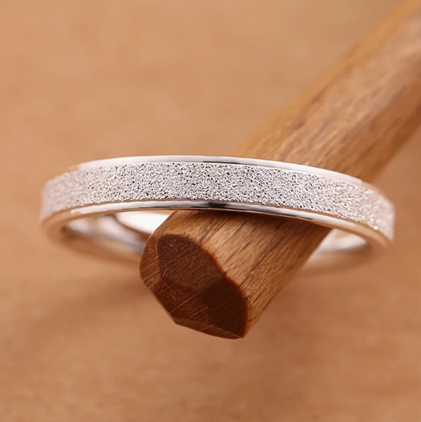 Titan Ring with Elegant Design in Silver