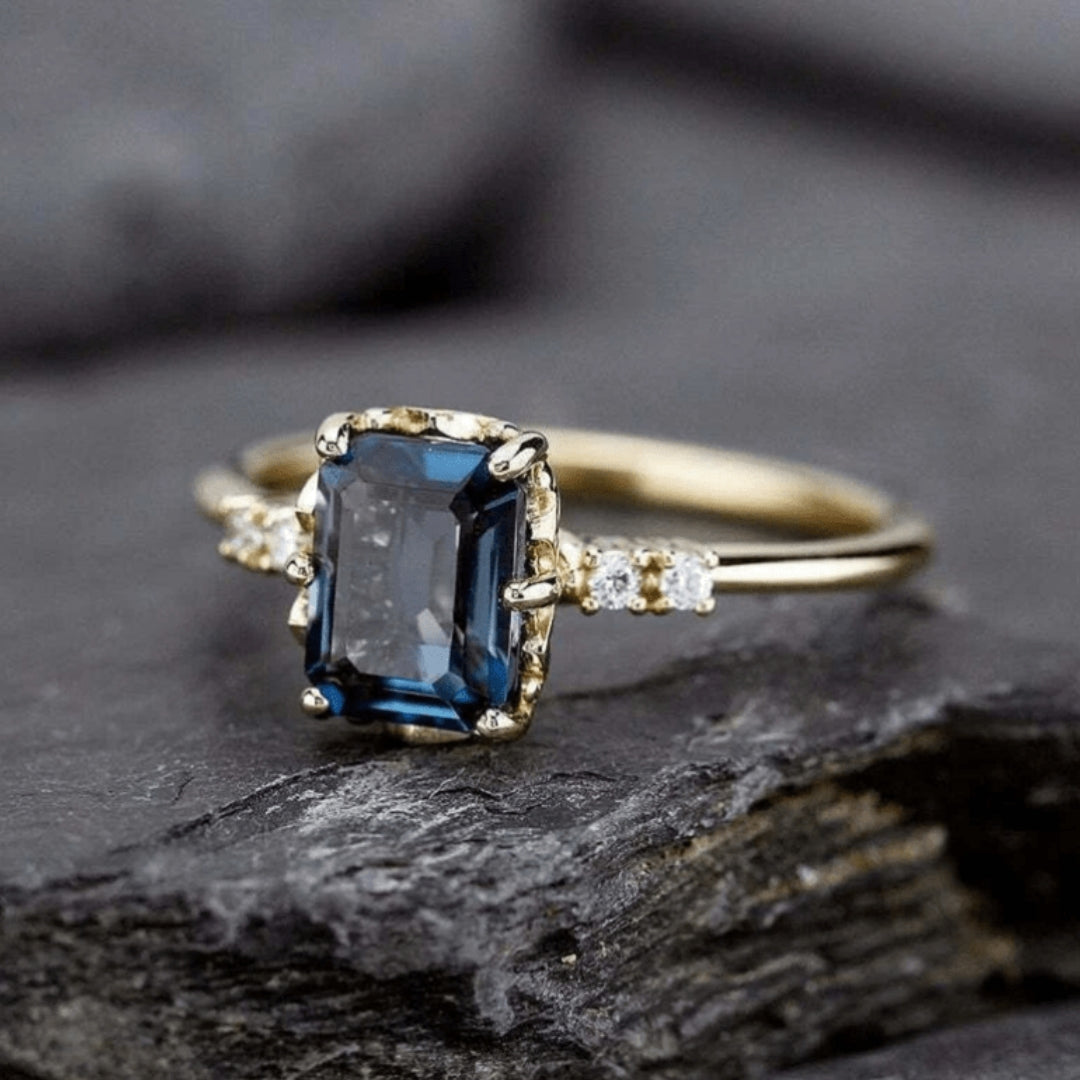 Vintage Blue Crystal Gold Ring-Westeryn