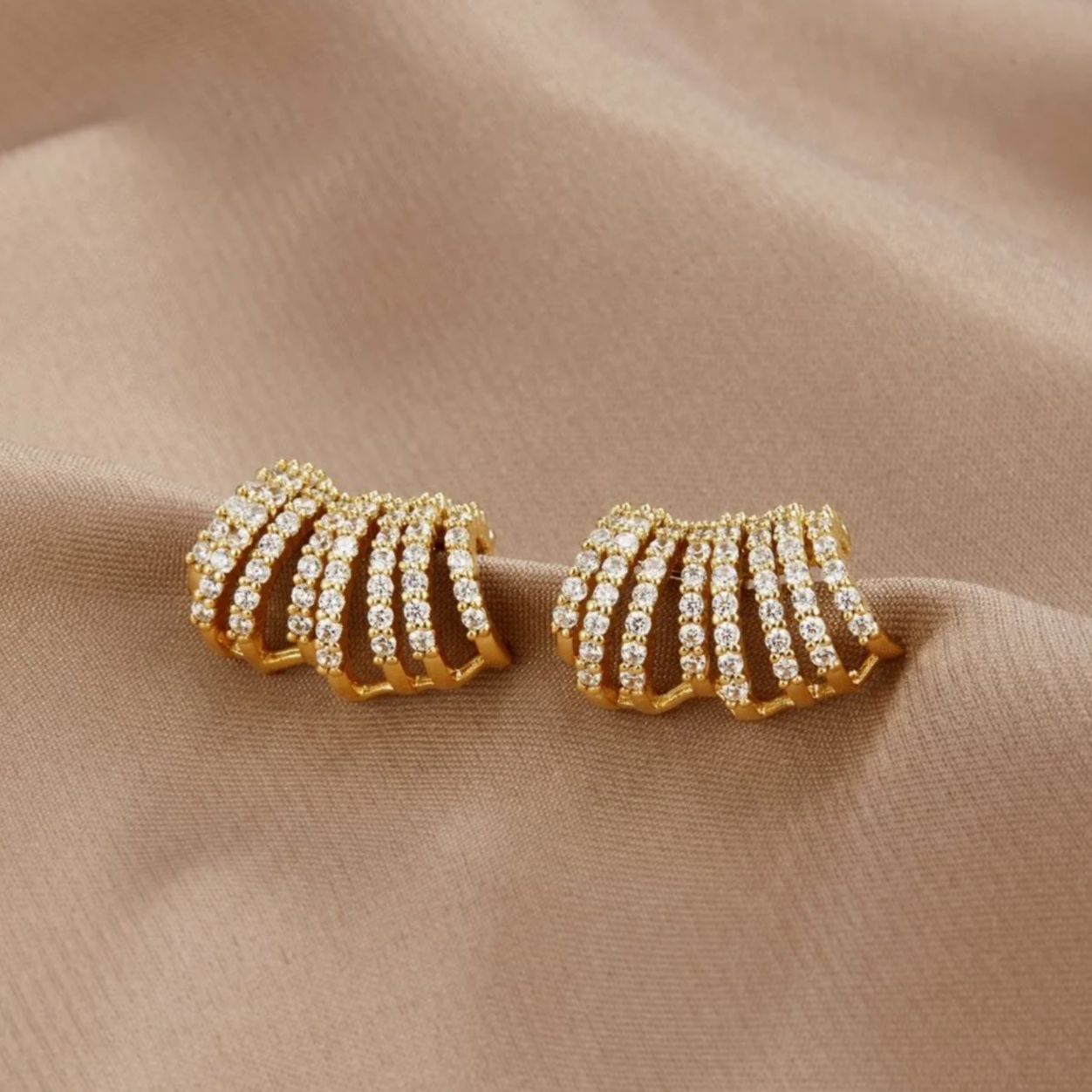 Pearl Hoop Earrings in Gold-Westeryn
