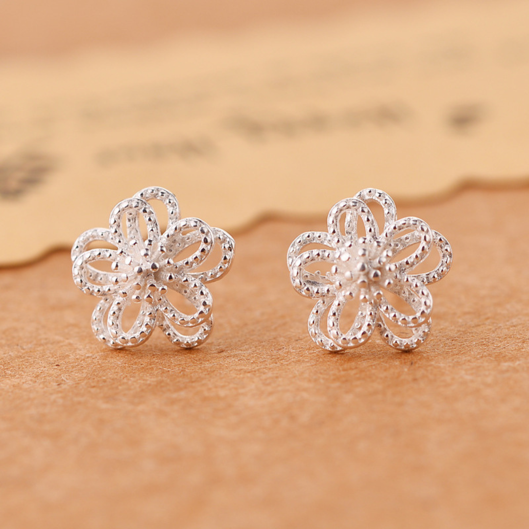 Earrings with a delicate 5-petal flower in silver-Westeryn