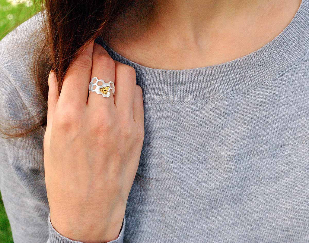 Elegant Adjustable Honeycomb Ring with 18k Gold Plating – MAEL-Westeryn