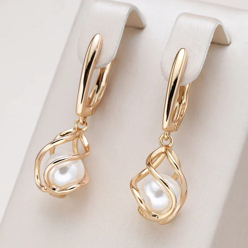 Elegant Pearl Earrings in Gold-Westeryn