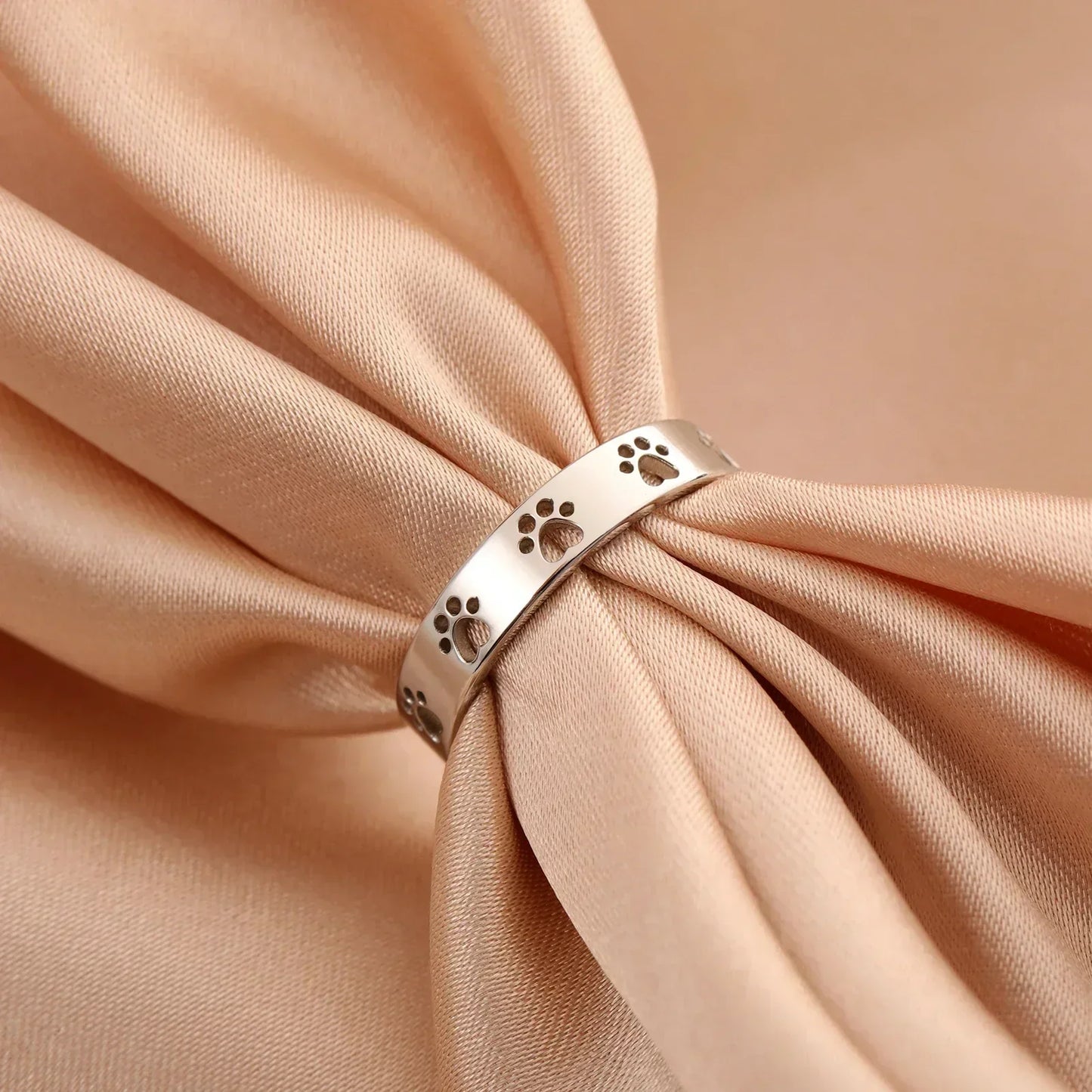 MIRAIE – Elegant Adjustable Paw Print Ring in Shiny Gold Look Made of High-Quality Stainless Steel