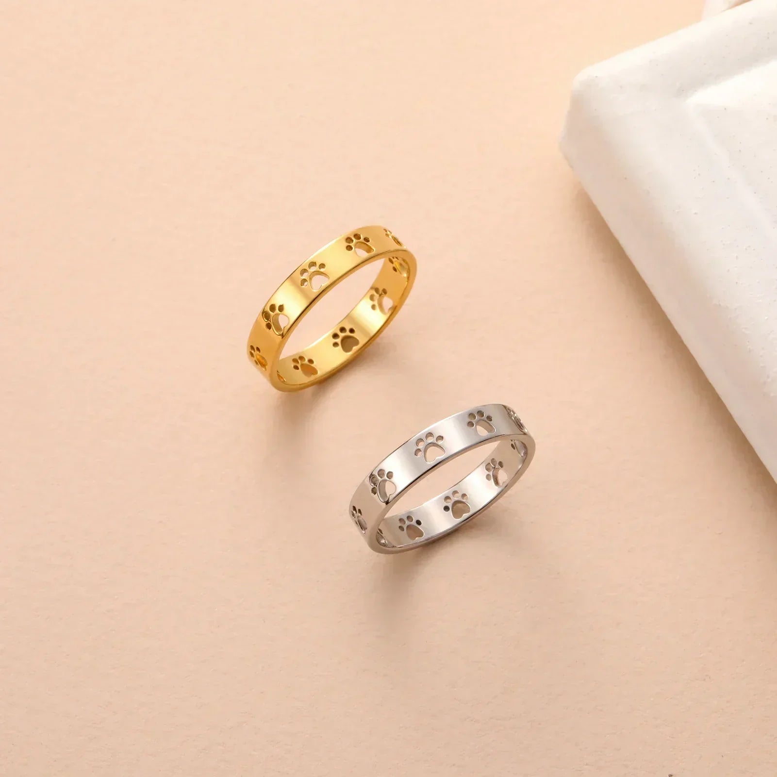 MIRAIE – Elegant Adjustable Paw Print Ring in Shiny Gold Look Made of High-Quality Stainless Steel-Westeryn