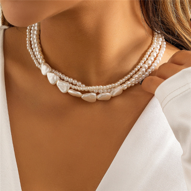 White Stones and Pearl Necklace in Gold-Westeryn