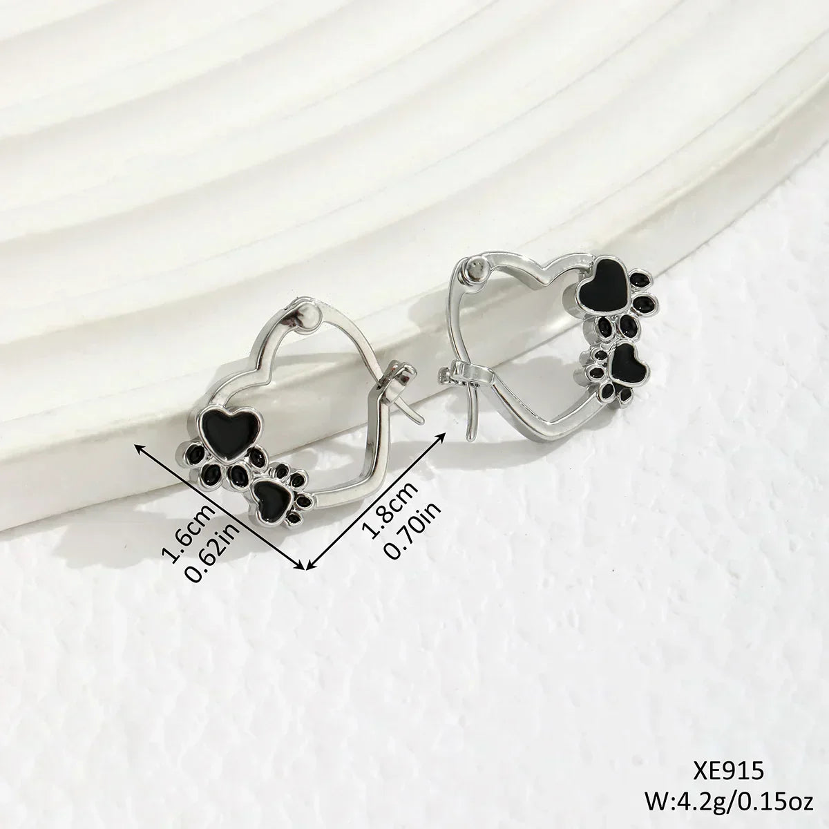 NOVA – Elegant Huggie Earrings with Heart & Paw in Silver Look and Black Enamel for a Stylish Appearance