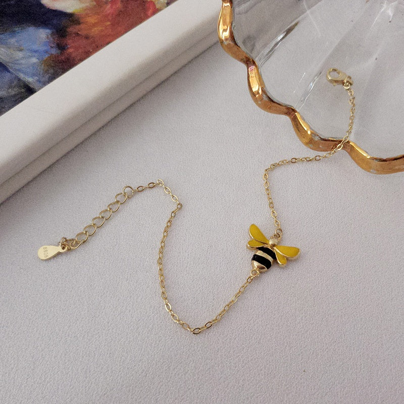 BEEA – Elegant Queen Bee Bracelet Accessory