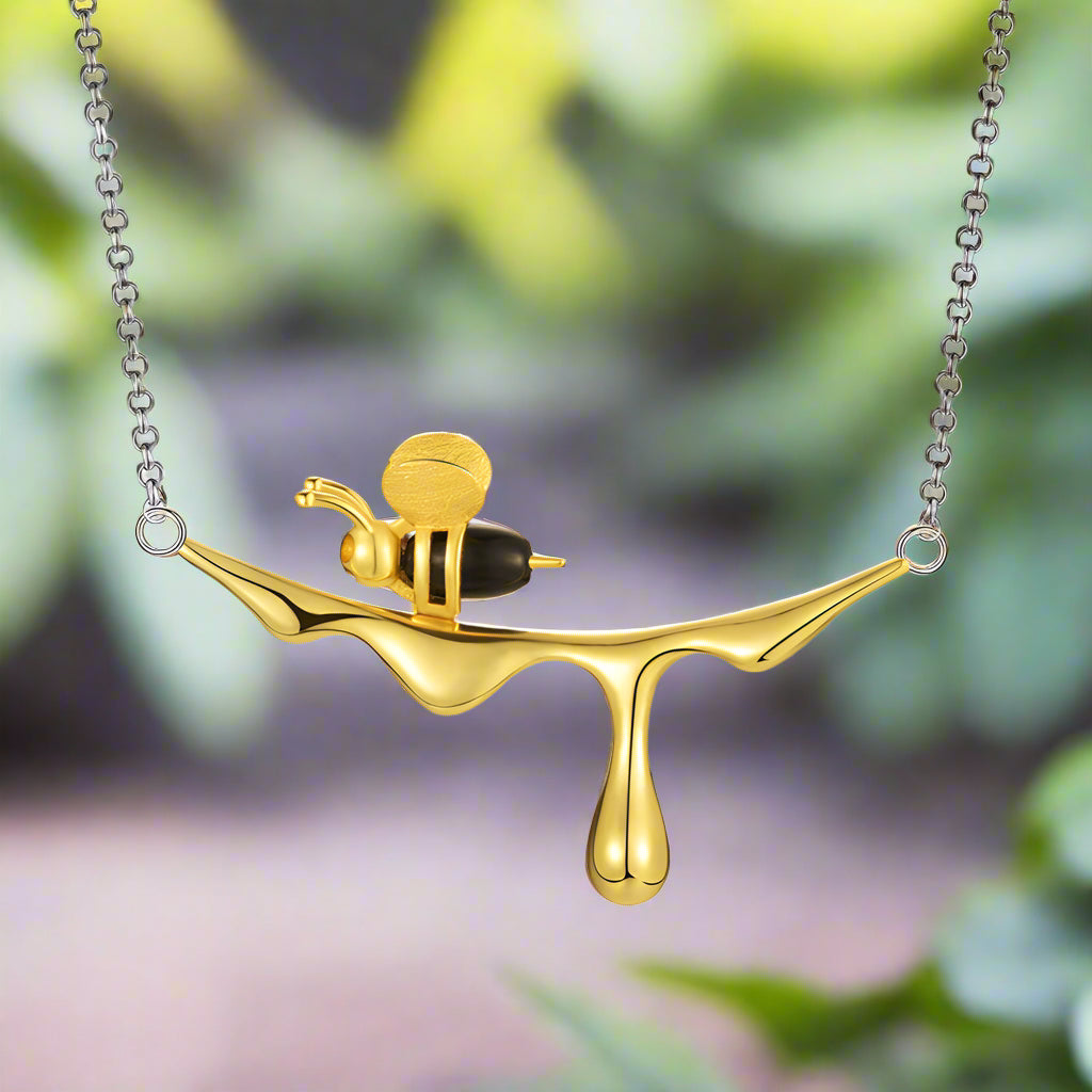 MELINA – Elegant Dripping Honey & Bee Necklace for Nature Lovers-Westeryn