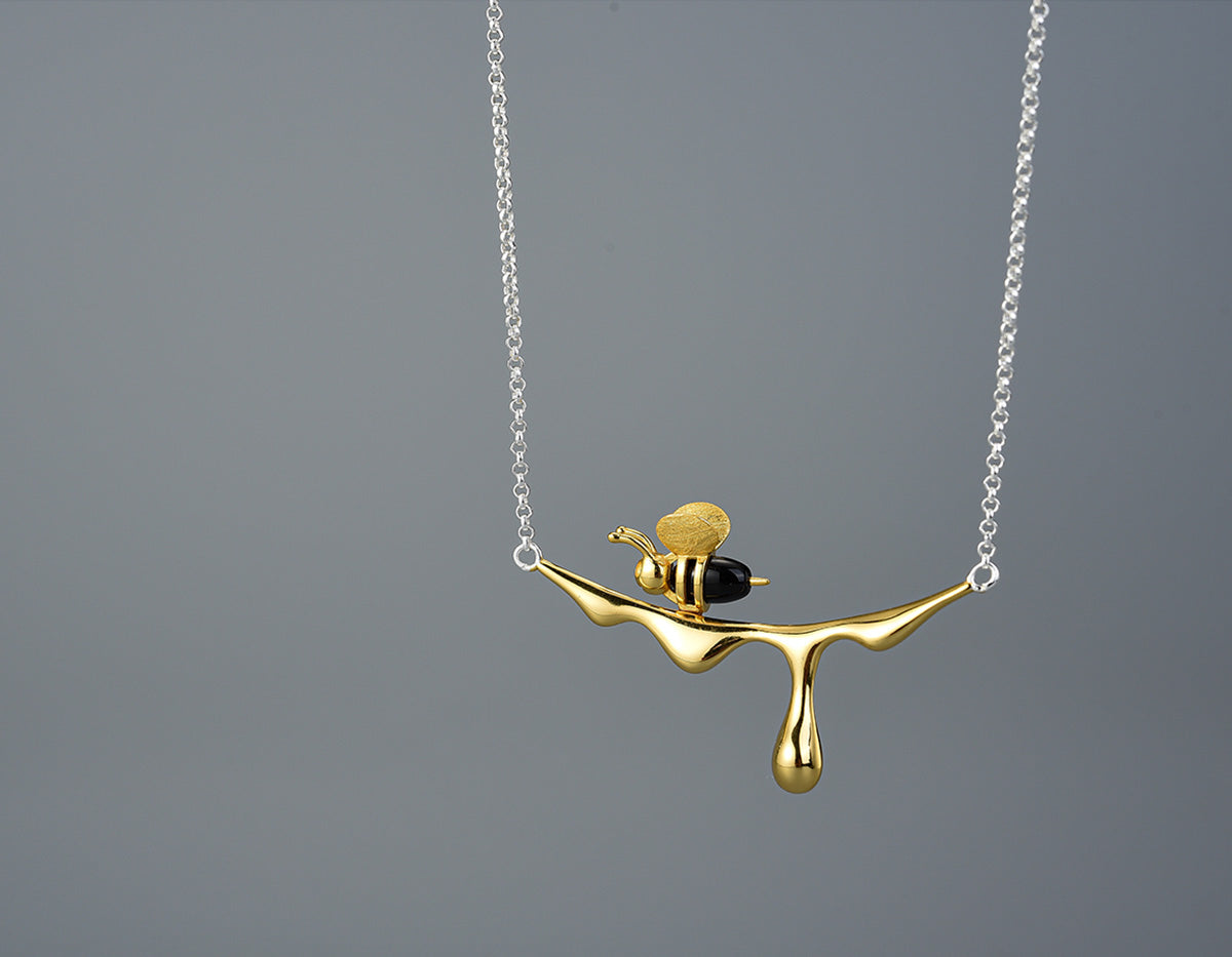 MELINA – Elegant Dripping Honey & Bee Necklace for Nature Lovers