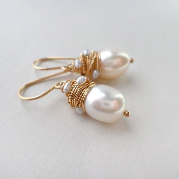 Vintage Pearl Golden Threads Earrings-Westeryn