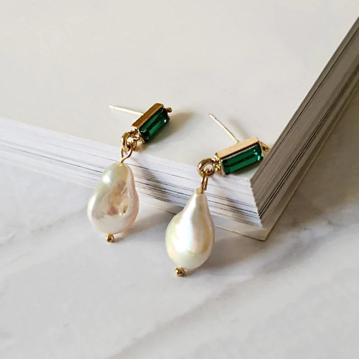 Pearl Earrings with Emeralds in Gold-Westeryn