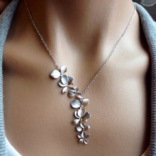 Teddy - Vintage Floral Silver Necklace