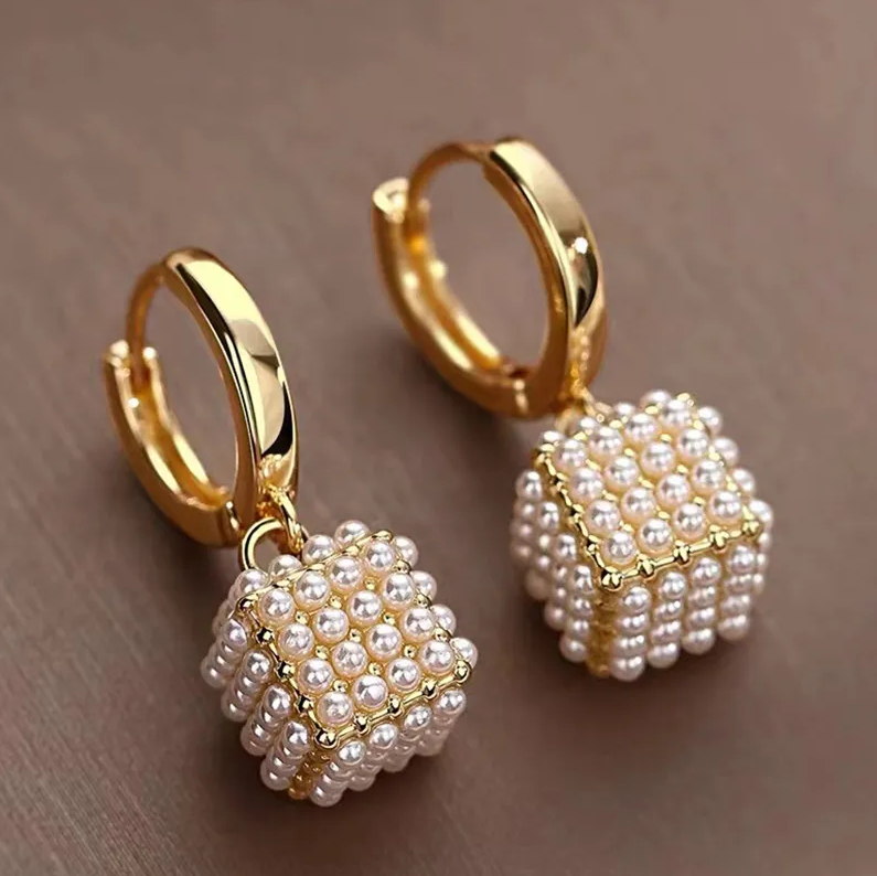 Elegant cubic pearl earrings-Westeryn