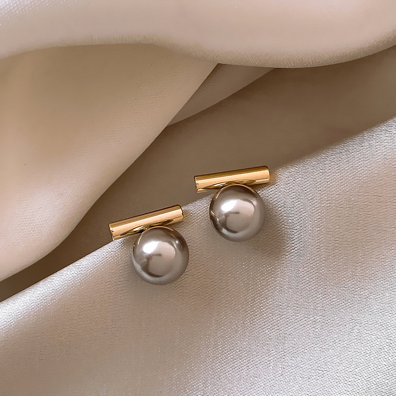Elegant Dark Pearl Earrings in Gold-Westeryn
