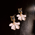 Pearl earrings with white petals-Westeryn