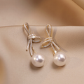 Pearl Earrings with Shiny Gold Bow-Westeryn
