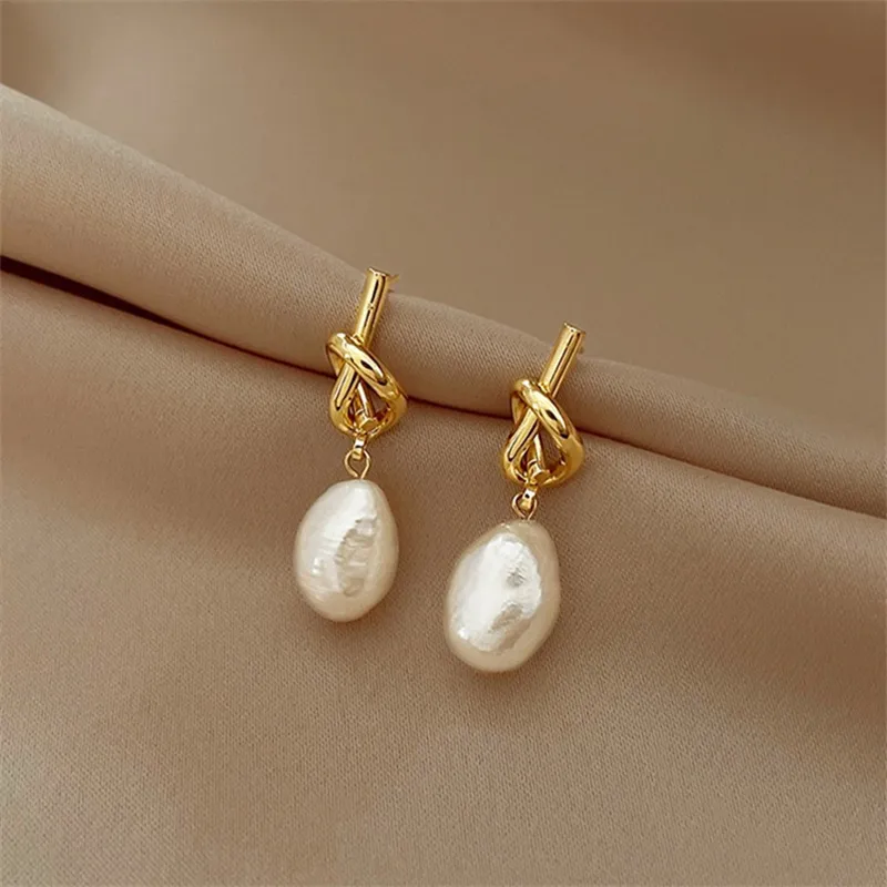 Elegant Baroque Pearl Earrings in Gold-Westeryn