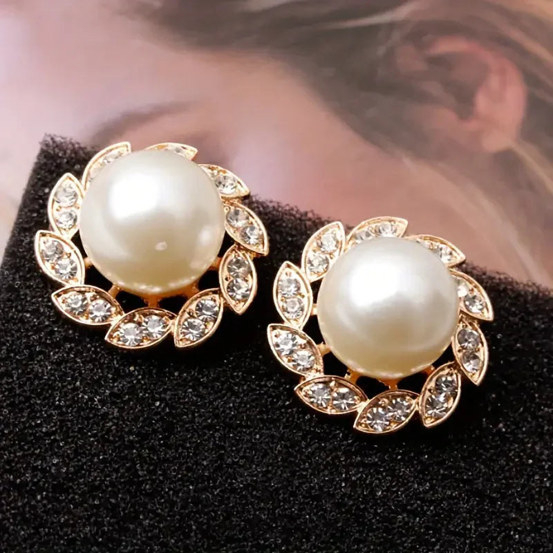 Exquisite Pearl and Shiny Leaves Earrings | Gold-Westeryn