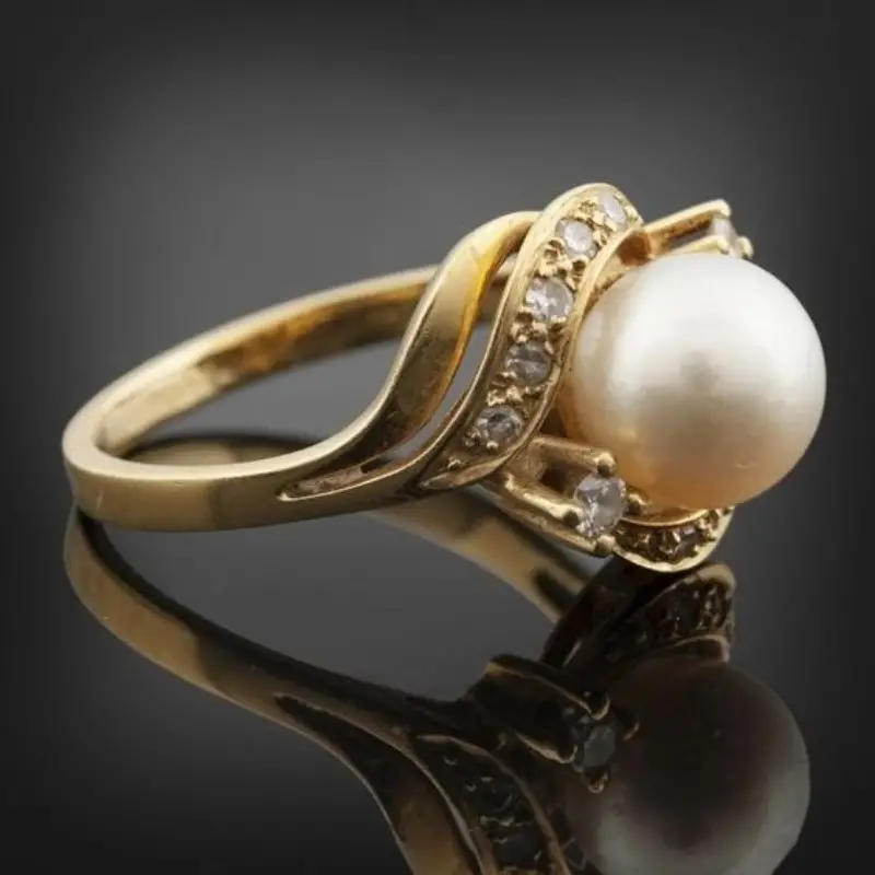 Chic Pearl & Radiant Gold Ring-Westeryn