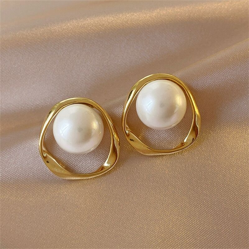 Pearl Earrings in Gold-Westeryn