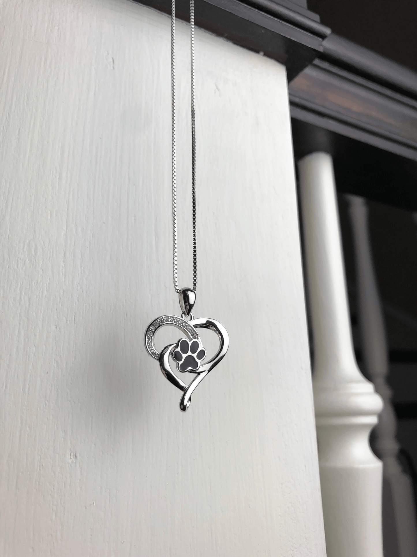 ELIN – Elegant Infinity Necklace with Heart & Paw in Stainless Steel
