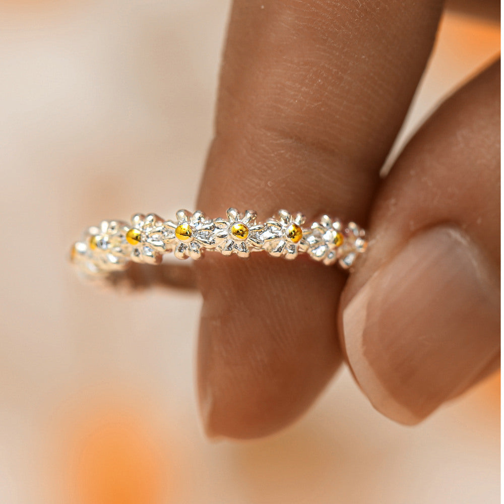 Adjustable Silver Ring with Daisies