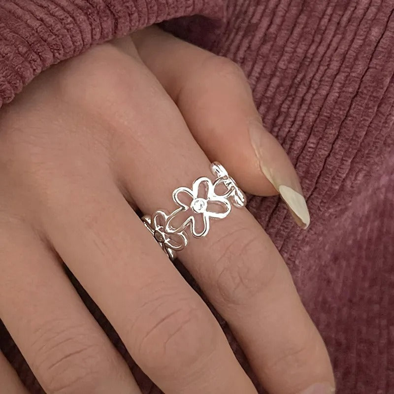 Adjustable Vintage Silver Ring with Flower-Westeryn