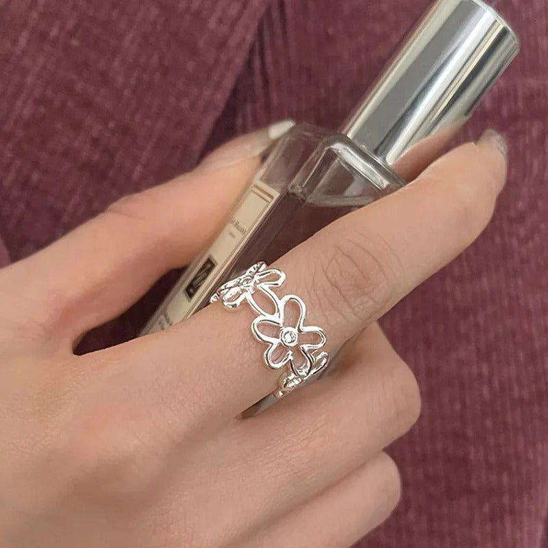Adjustable Vintage Silver Ring with Flower-Westeryn