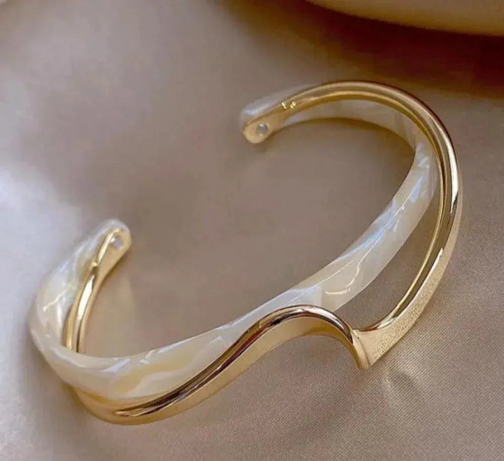 White opal elegant golden bracelet-Westeryn